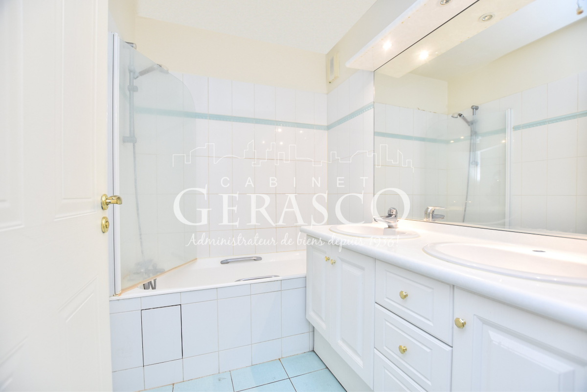 Location Appartement  3 pièces - 70.6m² 75015 Paris