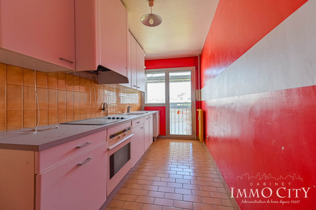 Location Appartement  2 pièces - 56m² 75010 Paris
