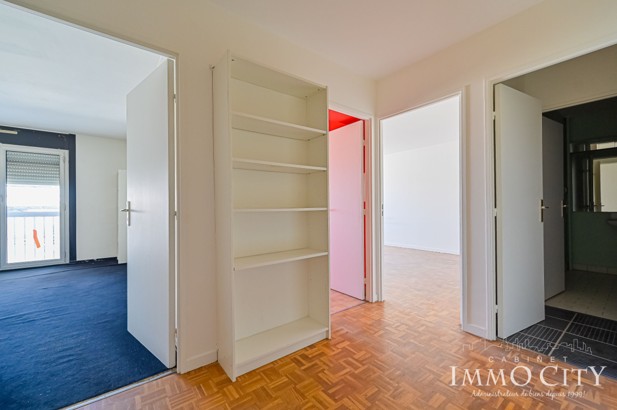 Location Appartement  2 pièces - 56m² 75010 Paris