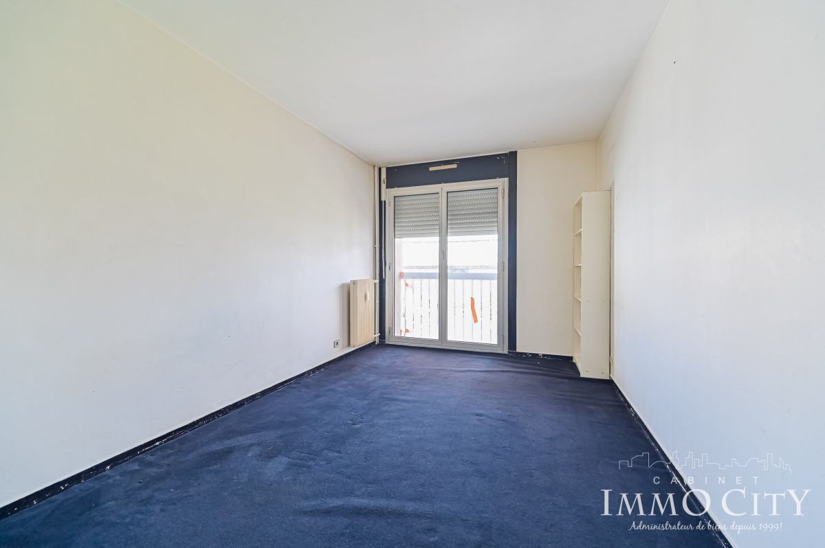 Location Appartement  2 pièces - 56m² 75010 Paris