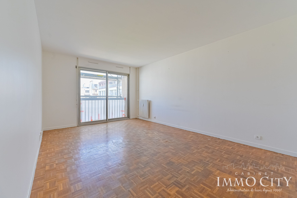 Location Appartement  2 pièces - 56m² 75010 Paris