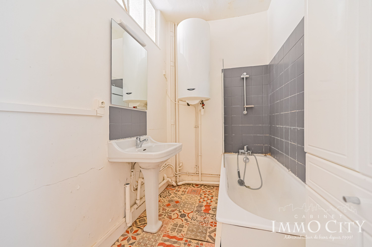 Location Appartement  2 pièces - 48m² 75020 Paris