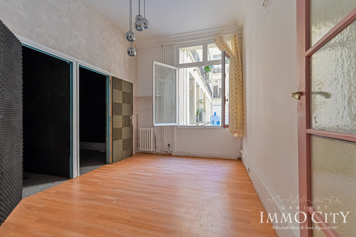 Location Local commercial  2 pièces - 32m² 75008 Paris
