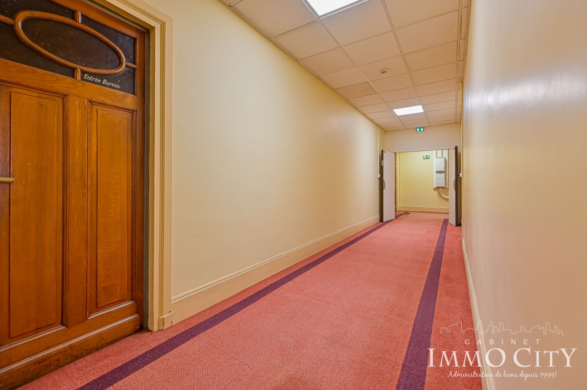 Location Local commercial  2 pièces - 32m² 75008 Paris