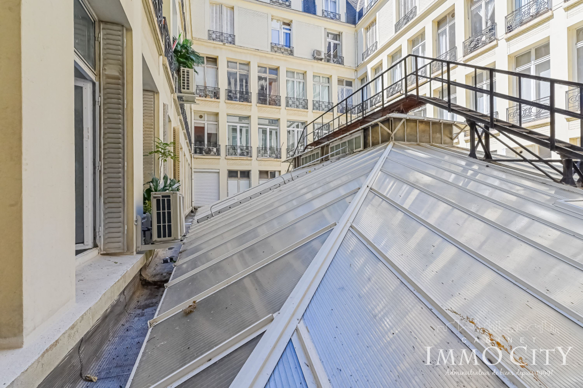 Location Local commercial  2 pièces - 32m² 75008 Paris
