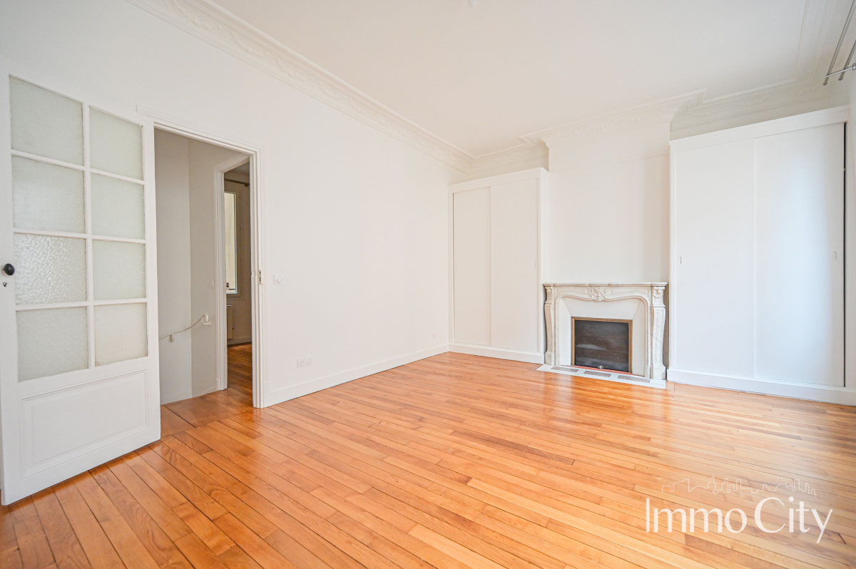 Location Appartement  3 pièces - 72m² 75001 Paris