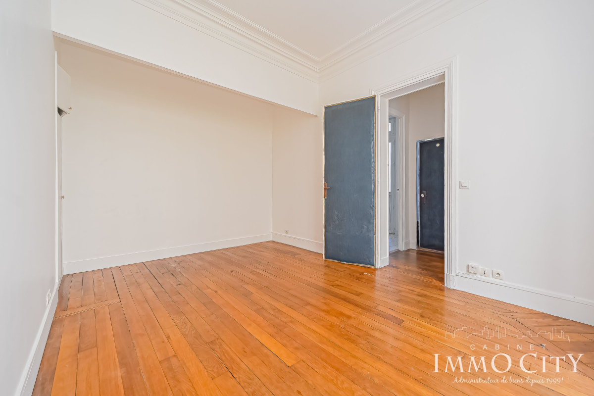 Location Appartement  2 pièces - 39m² 75007 Paris