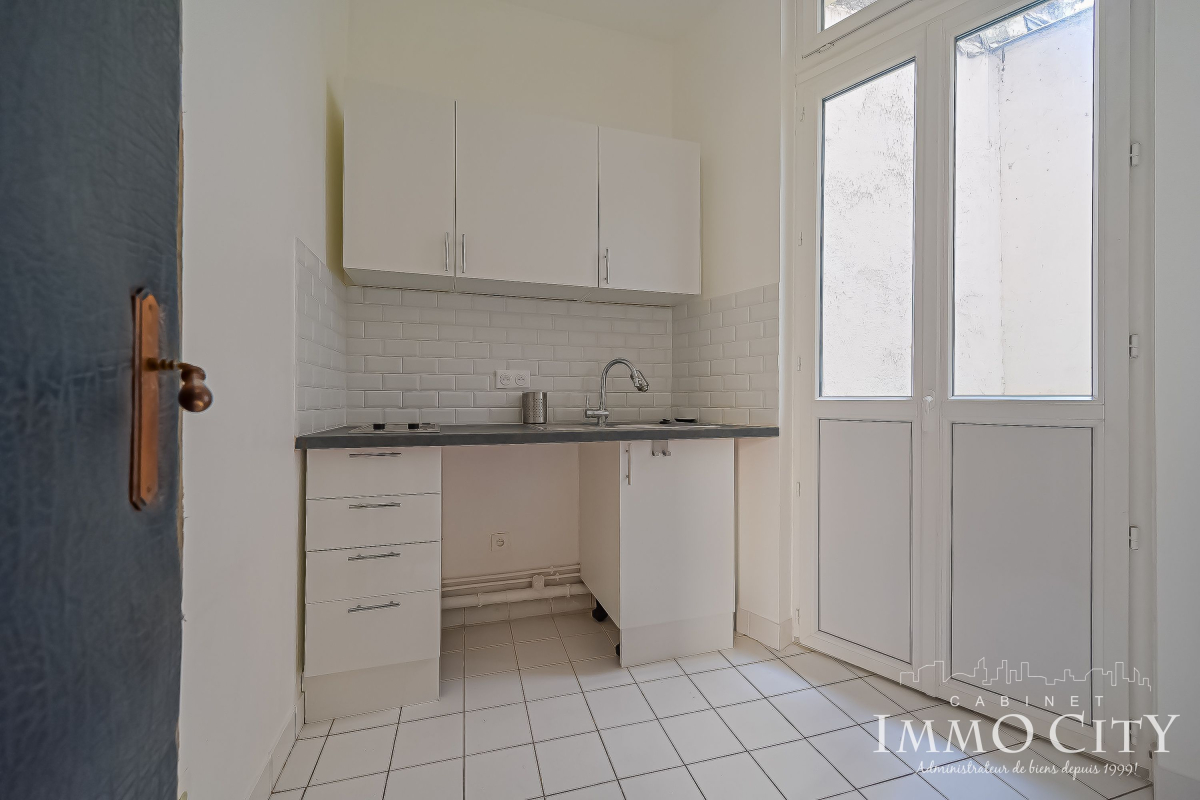 Location Appartement  2 pièces - 39m² 75007 Paris