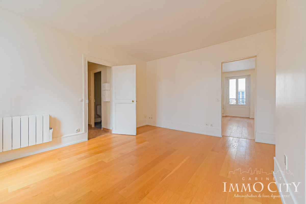 Location Appartement  2 pièces - 46m² 75017 Paris