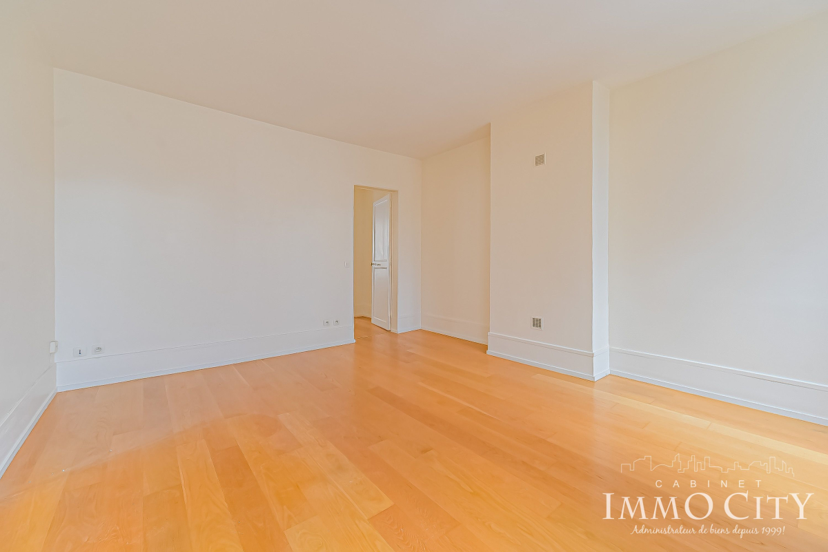 Location Appartement  2 pièces - 46m² 75017 Paris