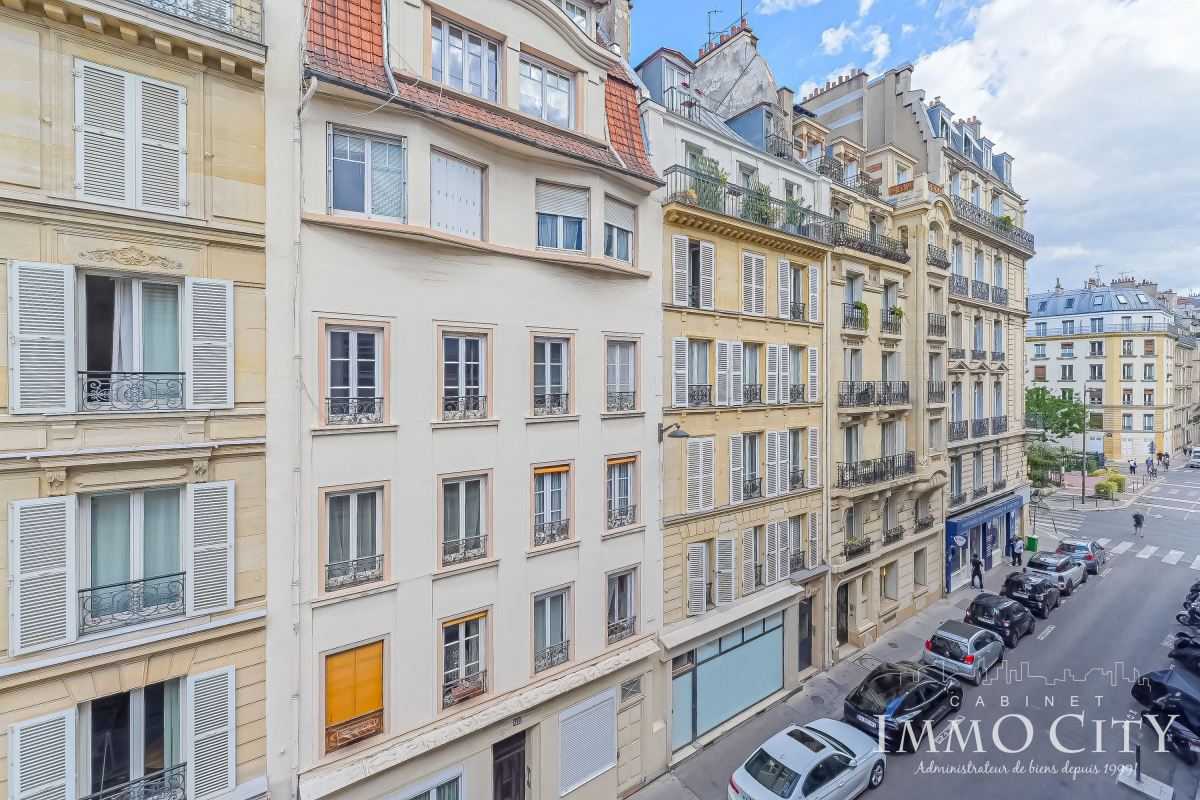 Location Appartement  2 pièces - 46m² 75017 Paris