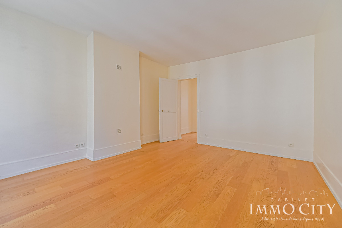 Location Appartement  2 pièces - 46m² 75017 Paris