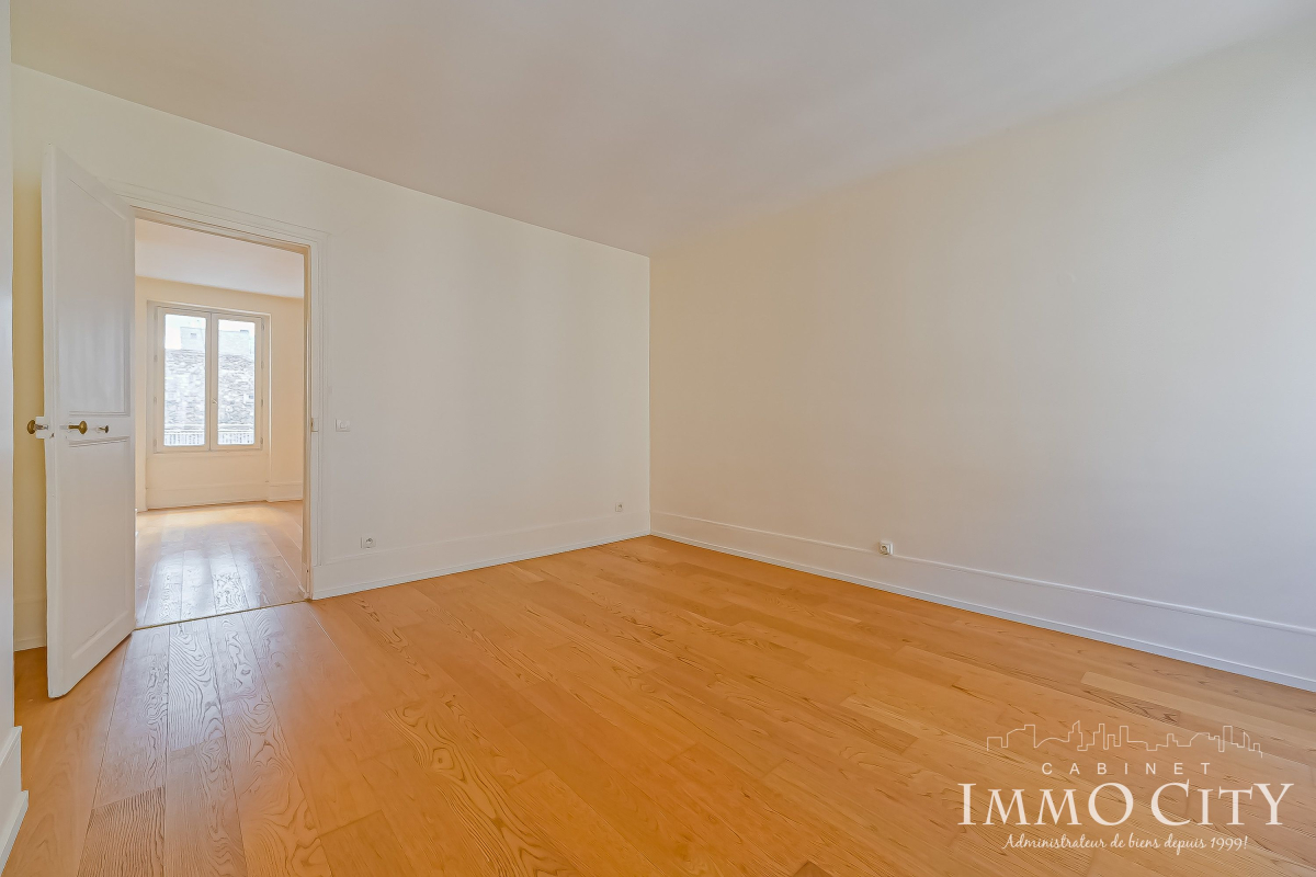 Location Appartement  2 pièces - 46m² 75017 Paris