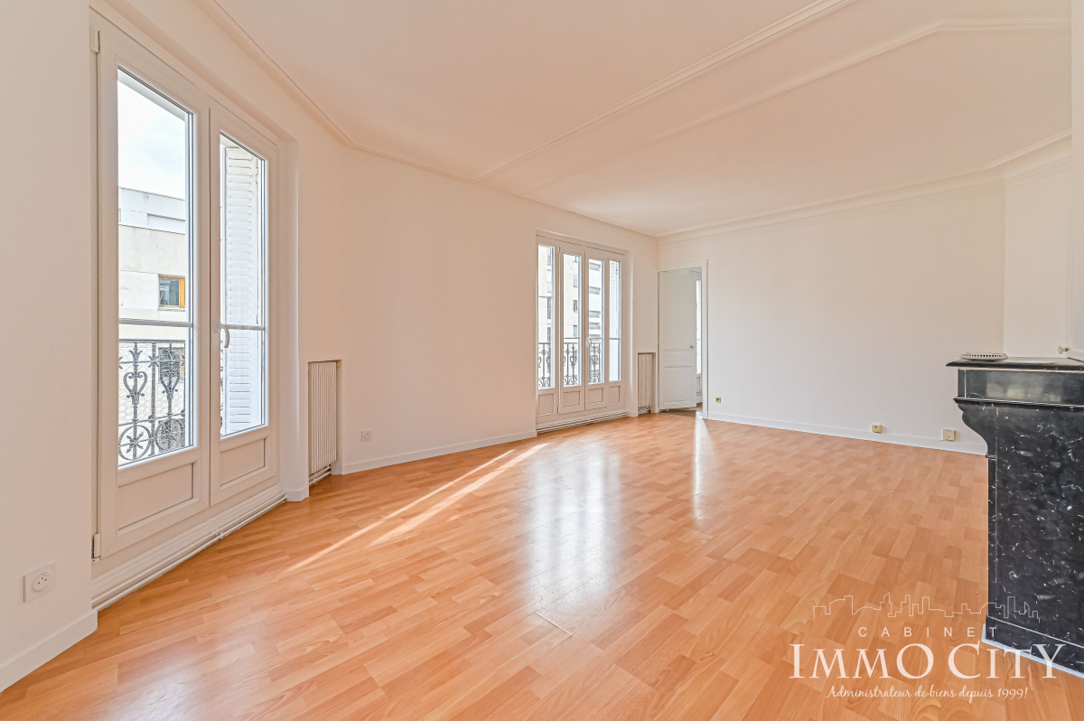 Location Appartement  4 pièces - 72.78m² 75015 Paris
