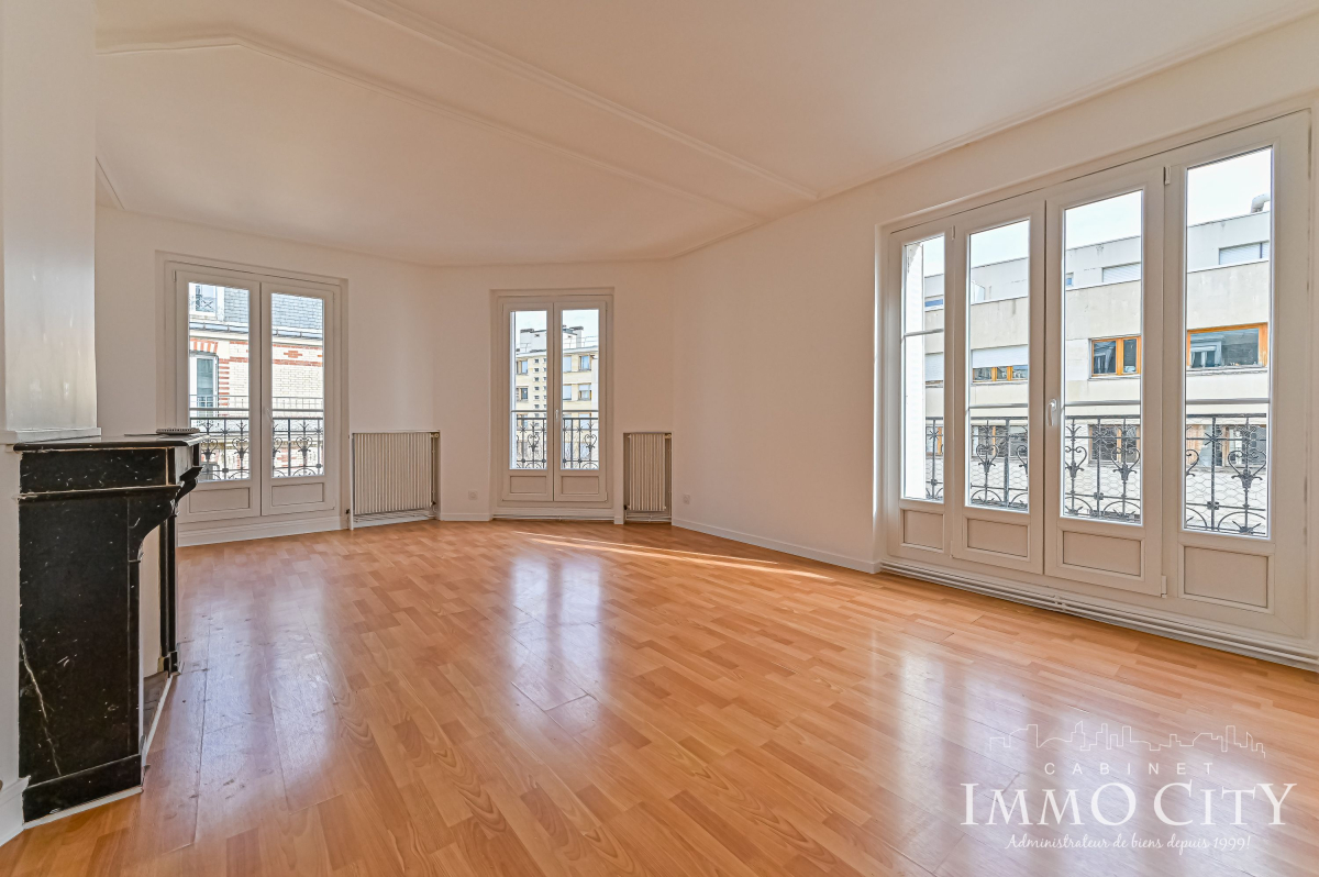 Location Appartement  4 pièces - 72.78m² 75015 Paris