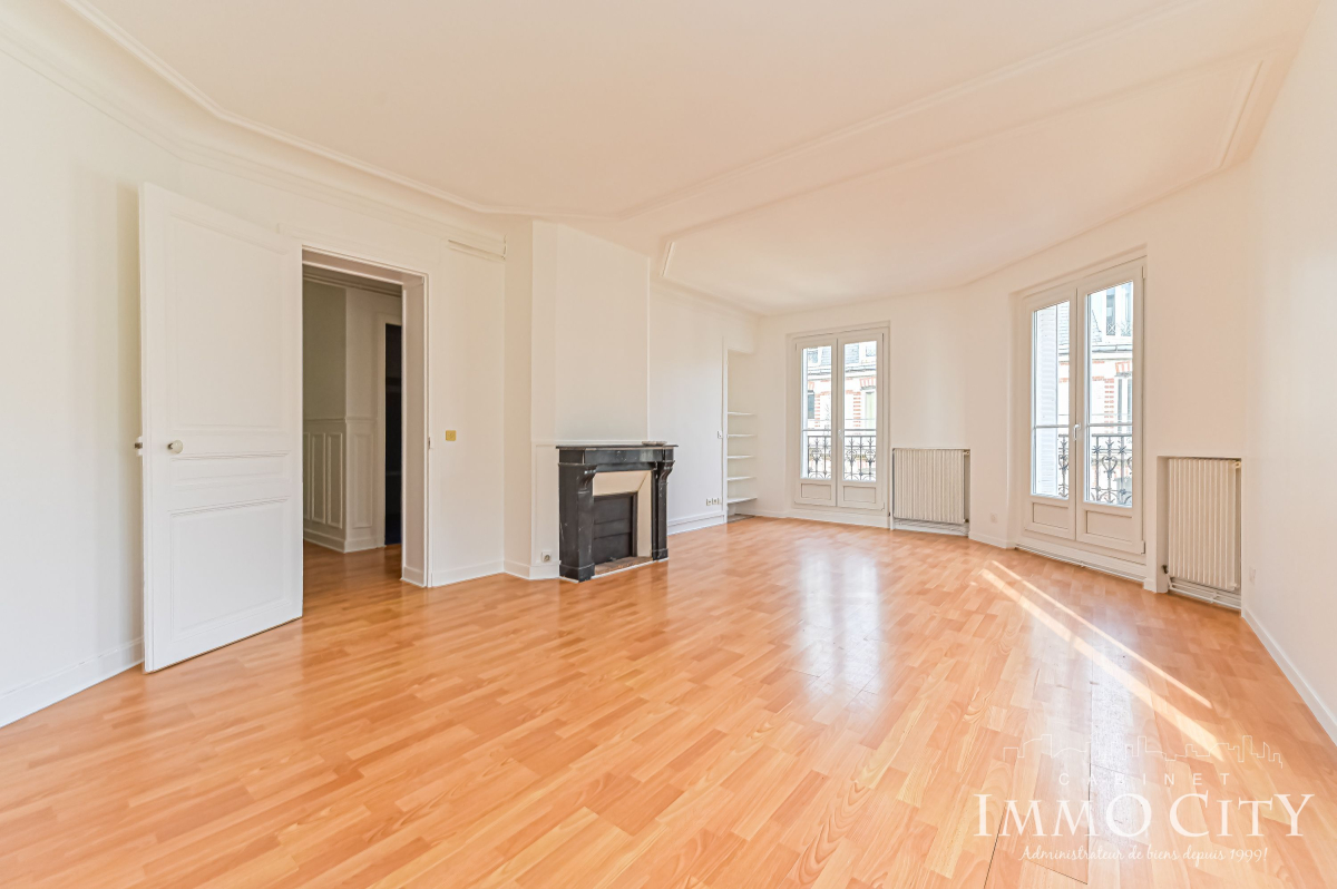 Location Appartement  4 pièces - 72.78m² 75015 Paris