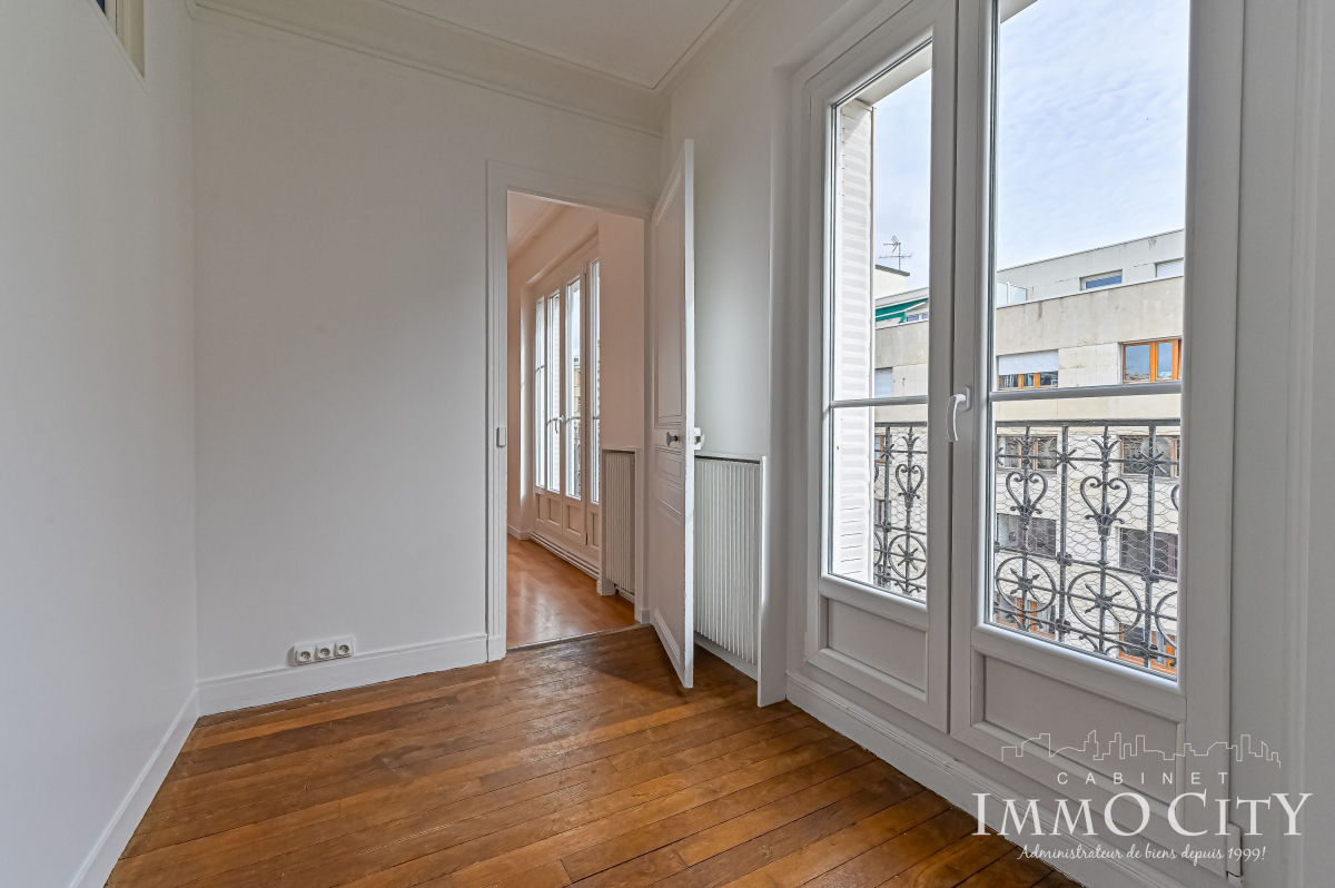 Location Appartement  4 pièces - 72.78m² 75015 Paris