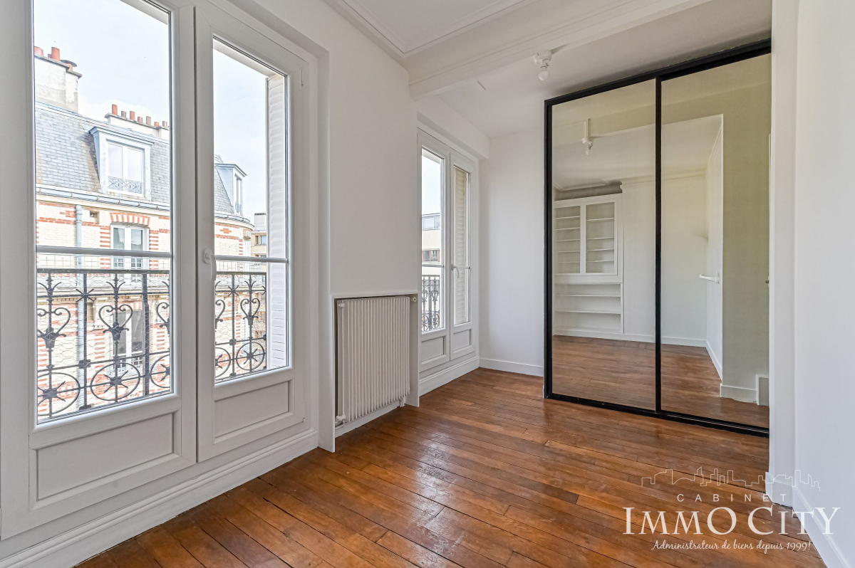 Location Appartement  4 pièces - 72.78m² 75015 Paris