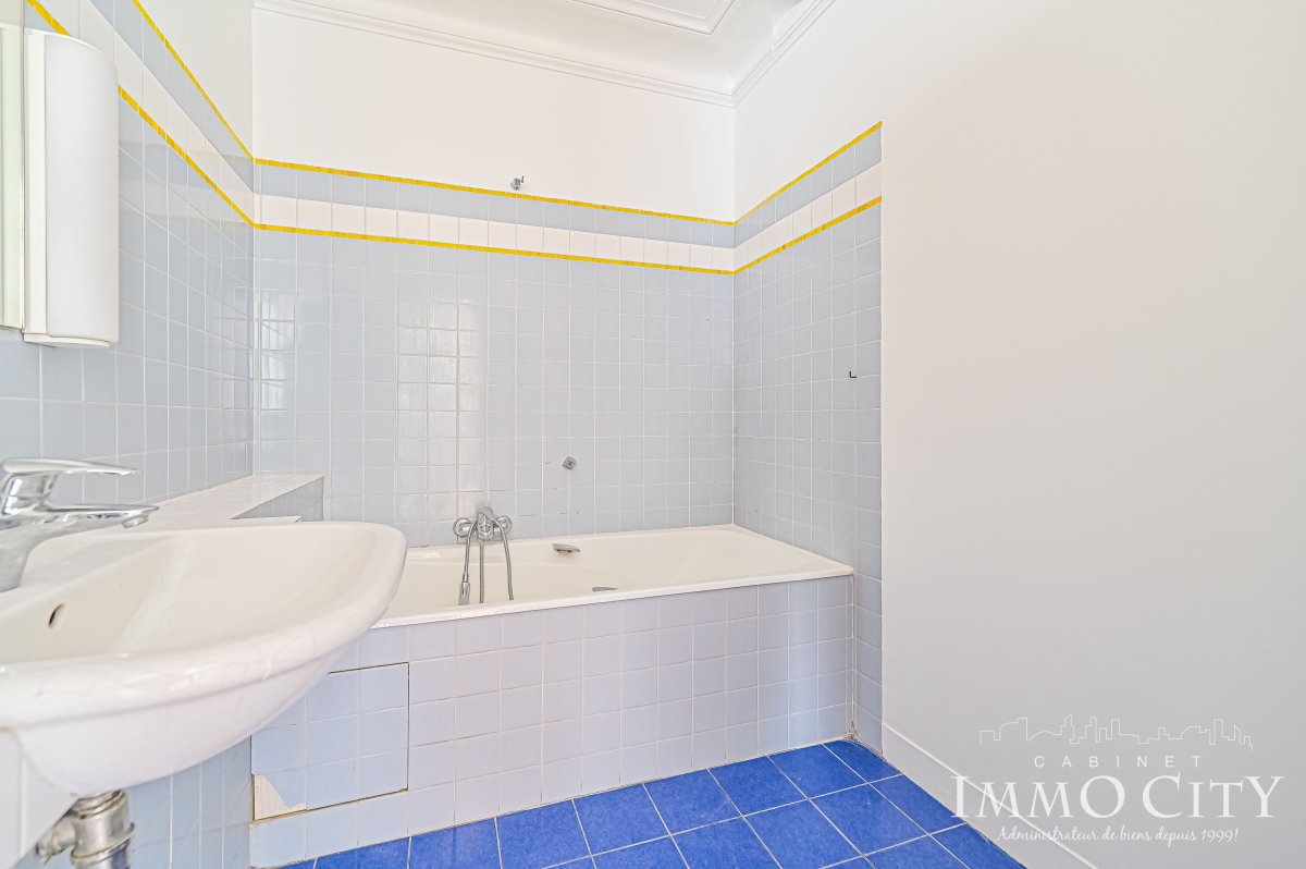 Location Appartement  4 pièces - 72.78m² 75015 Paris