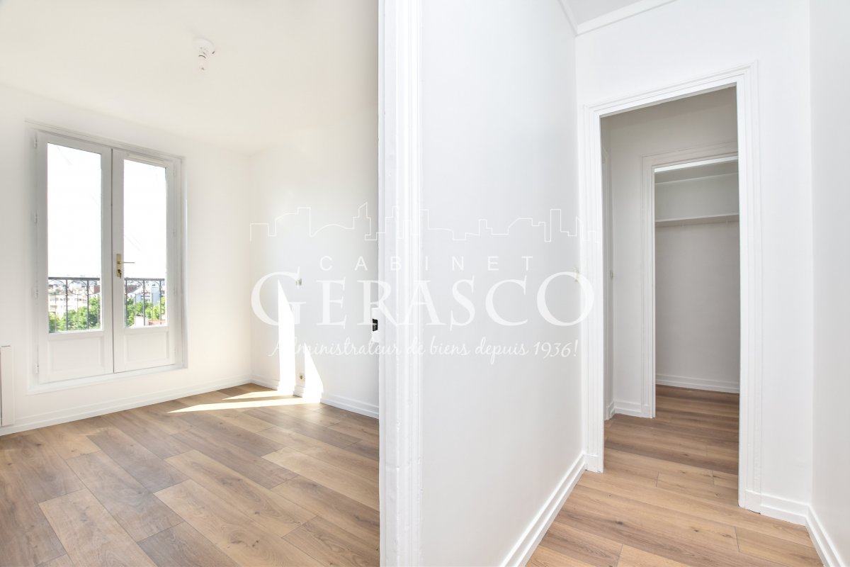 Location Appartement  2 pièces - 32.75m² 75015 Paris