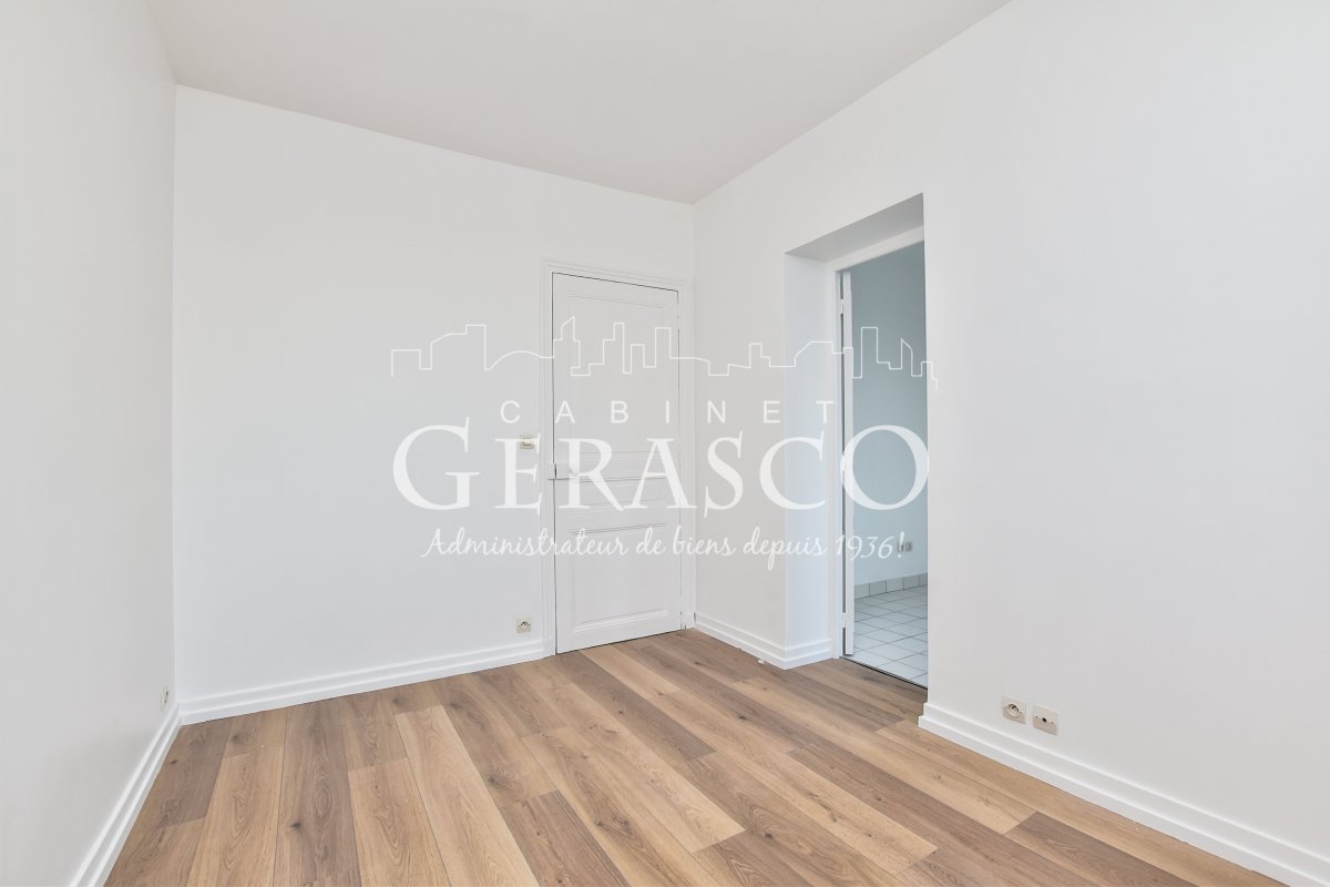 Location Appartement  2 pièces - 32.75m² 75015 Paris