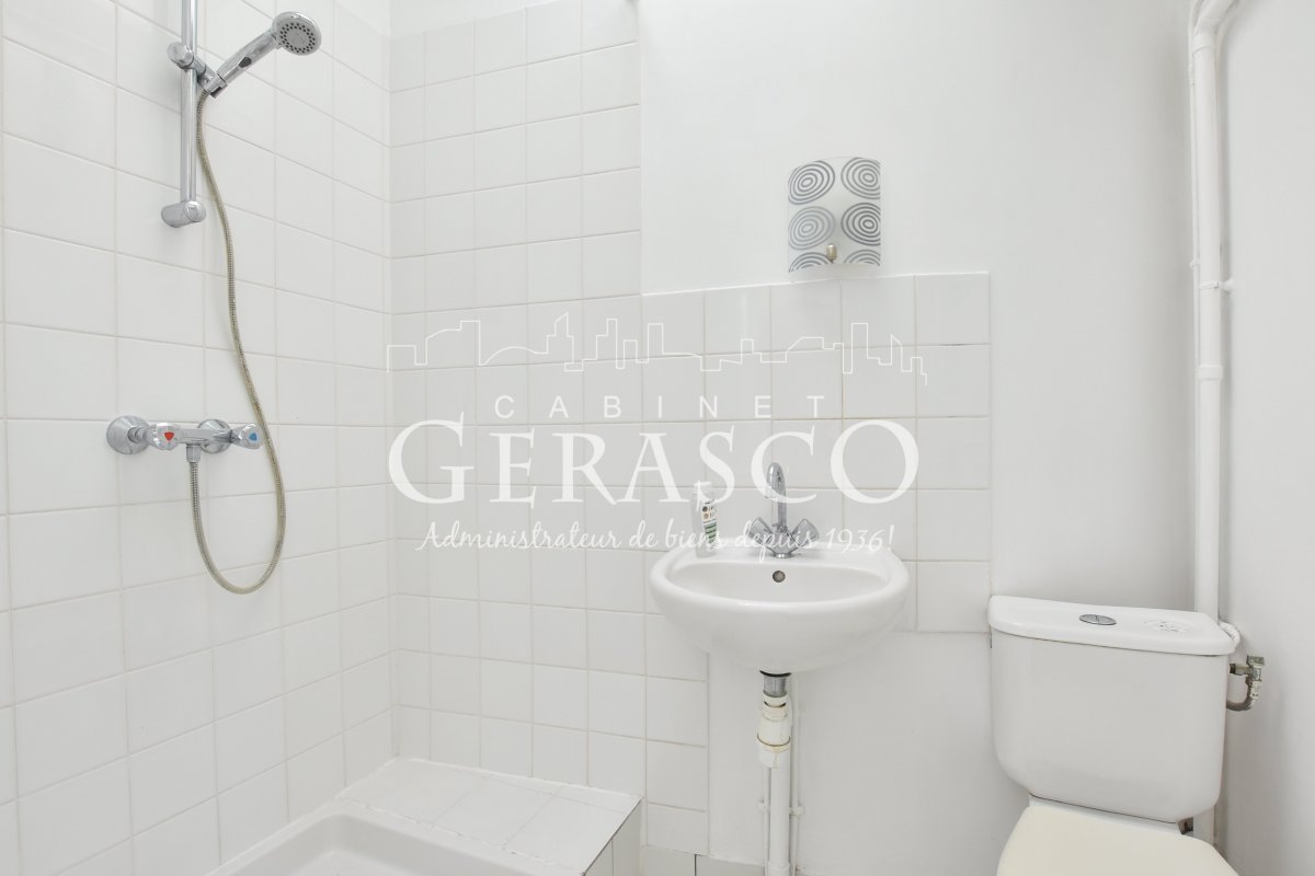 Location Appartement  2 pièces - 32.75m² 75015 Paris