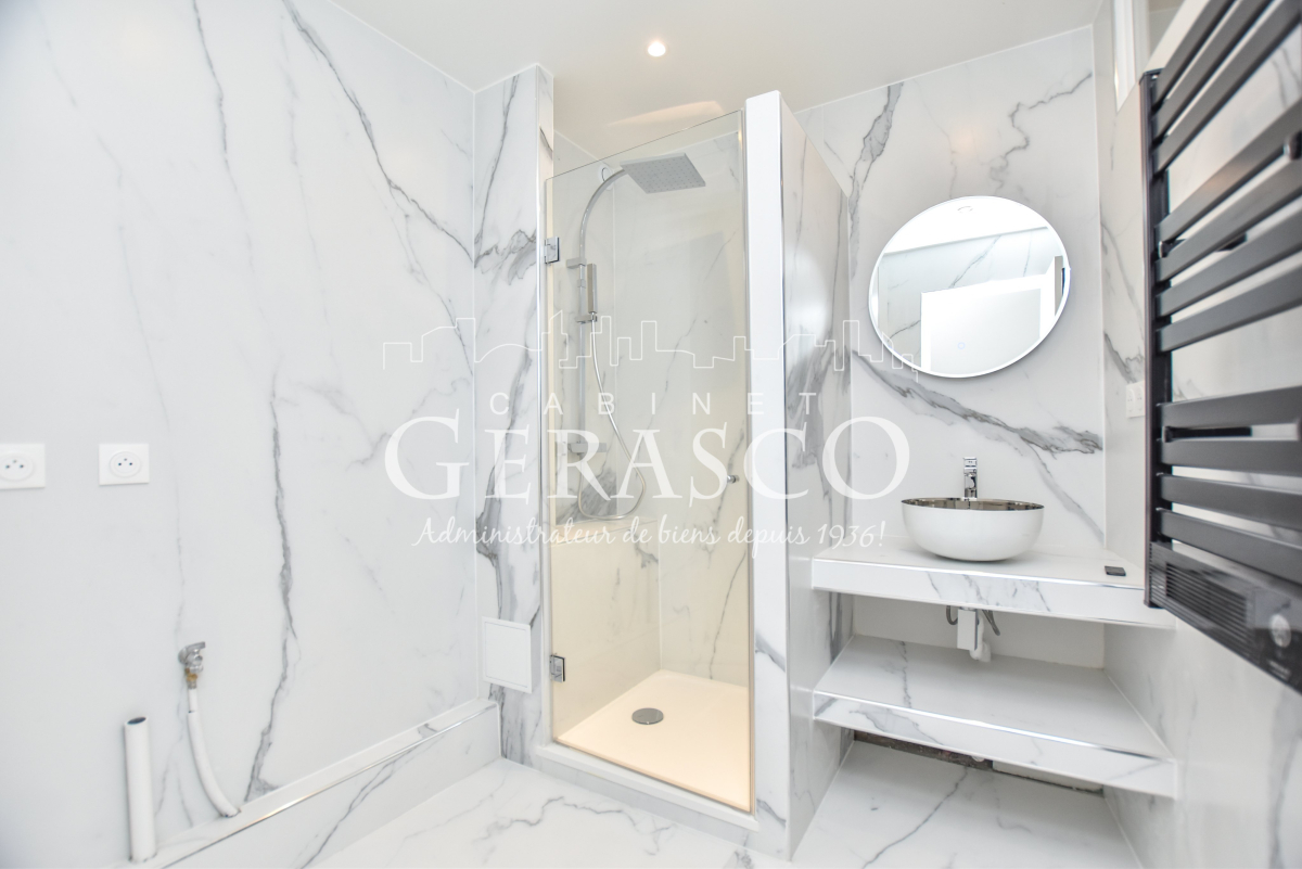 Location Appartement  2 pièces - 46.94m² 75015 Paris