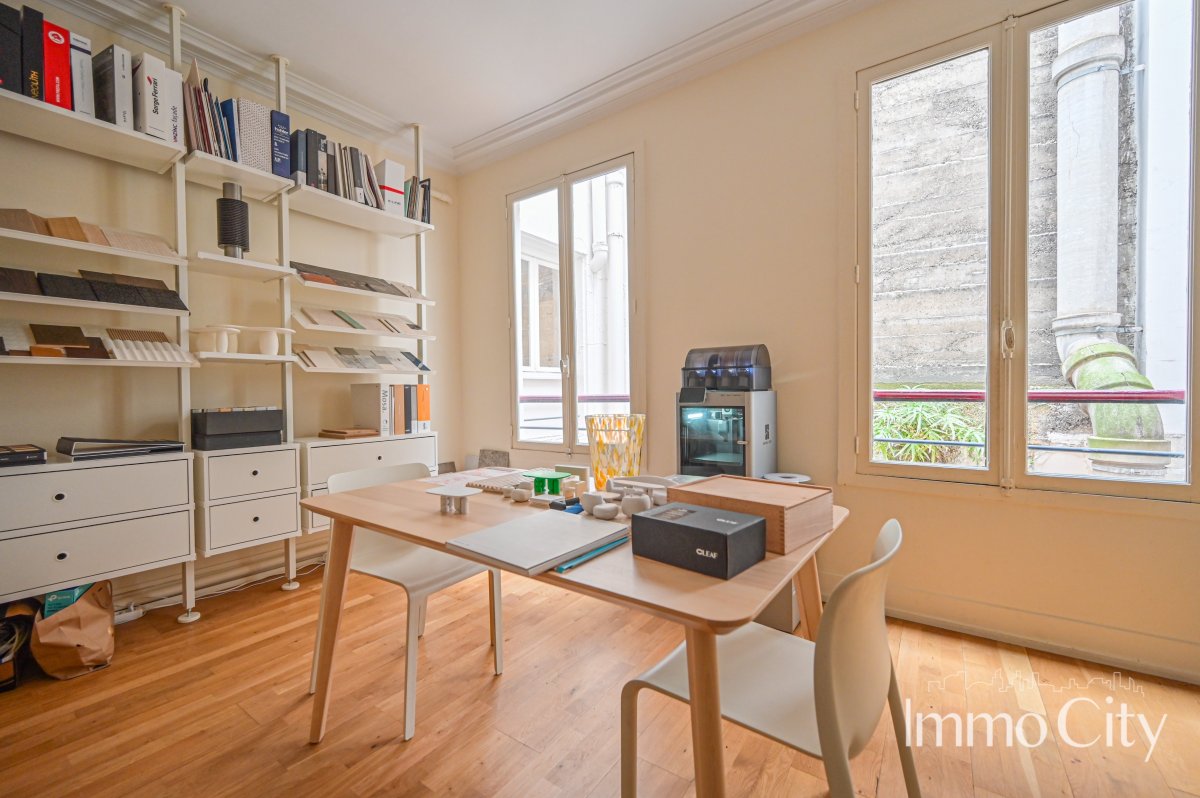 Location Bureau  4 pièces - 120m² 75008 Paris