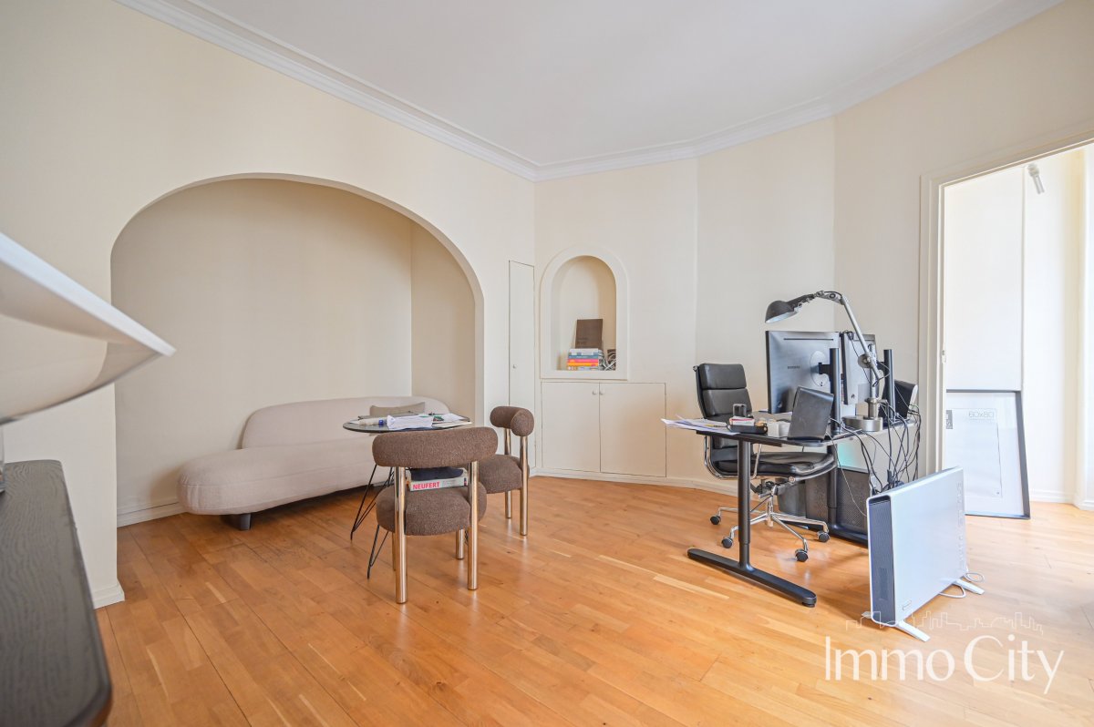 Location Bureau  4 pièces - 120m² 75008 Paris