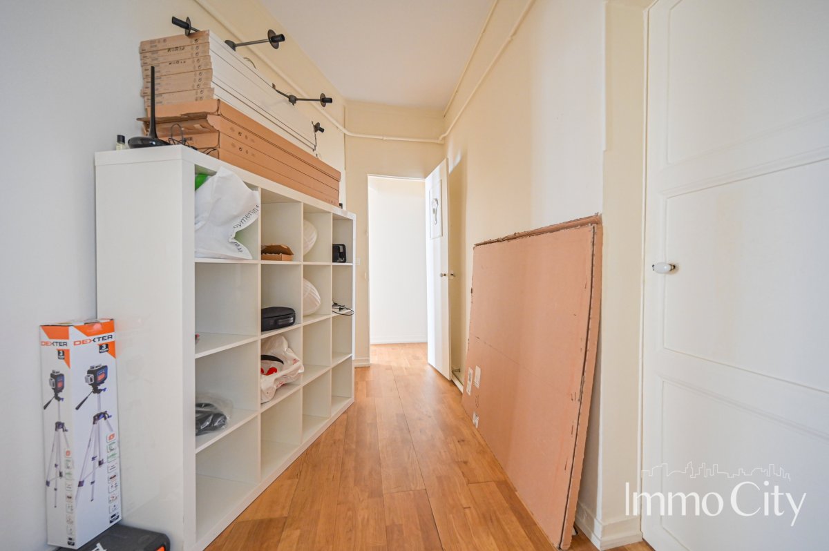 Location Bureau  4 pièces - 120m² 75008 Paris