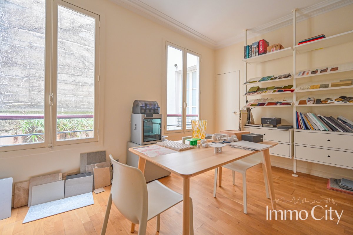 Location Bureau  4 pièces - 120m² 75008 Paris