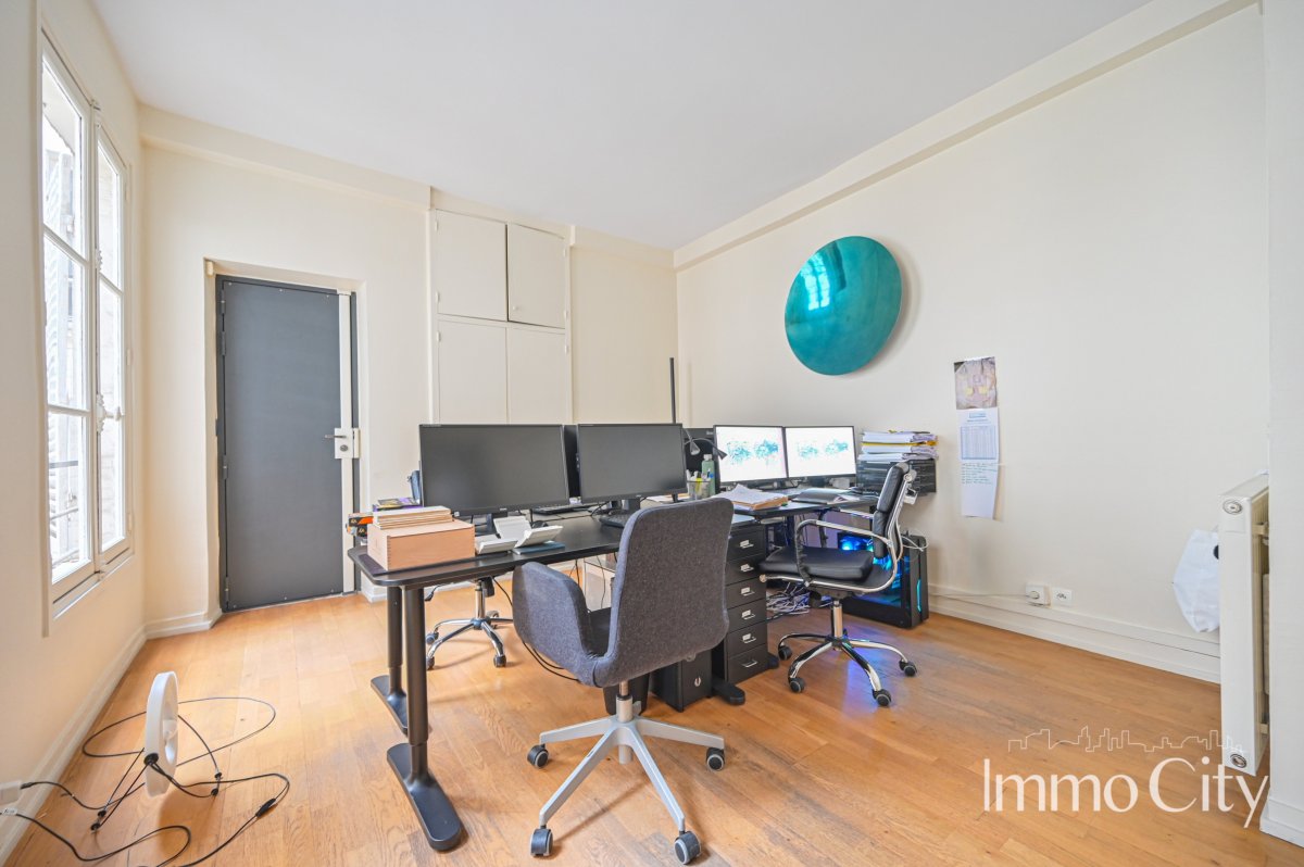 Location Bureau  4 pièces - 120m² 75008 Paris