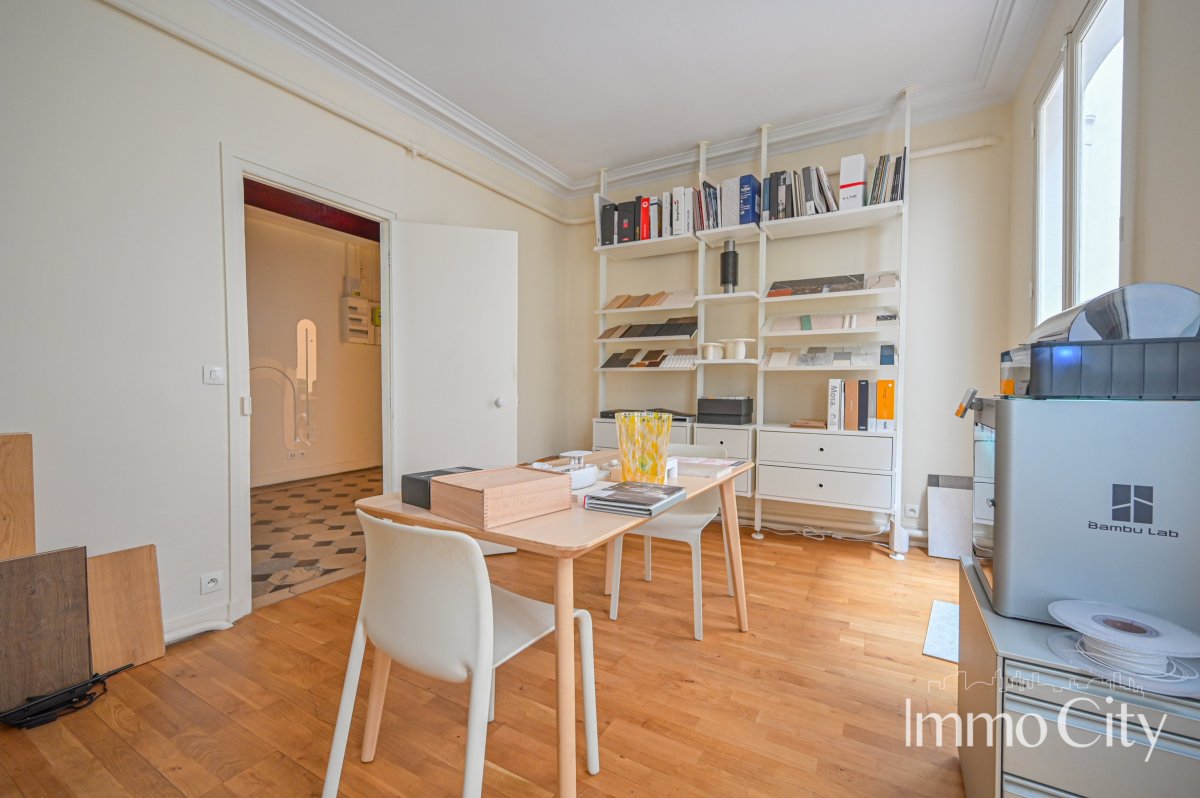 Location Bureau  4 pièces - 120m² 75008 Paris