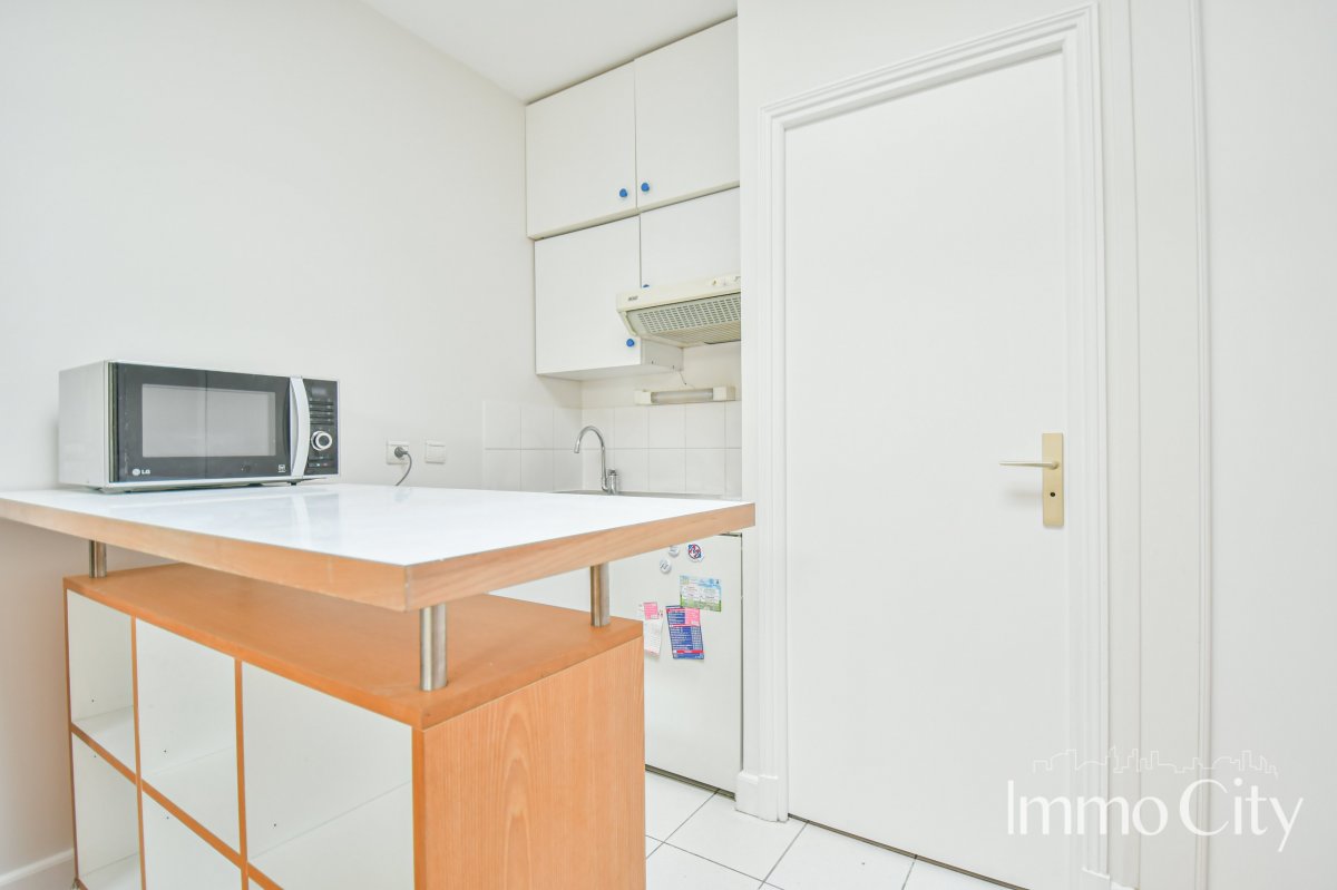 Location Appartement meublé - 27.46m² 75015 Paris