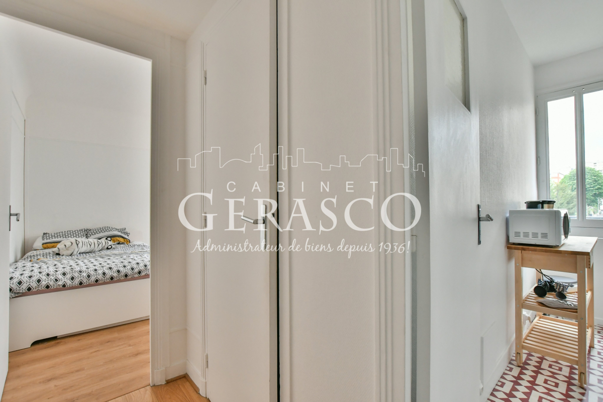 Location Appartement meublé 1 pièce (studio) - 27.12m² 75015 Paris