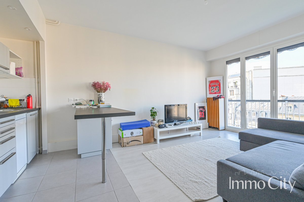 Location Appartement  2 pièces - 44.15m² 75008 Paris