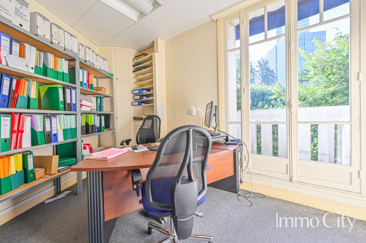 Location Bureau  6 pièces - 93m² 93100 Montreuil