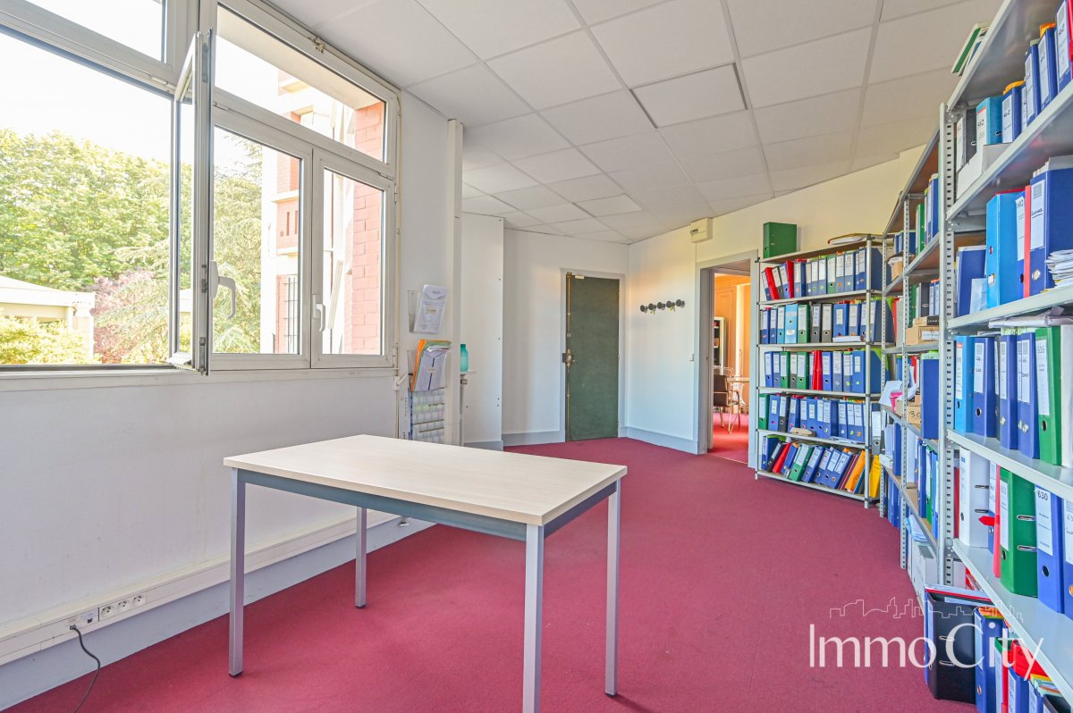 Location Bureau  6 pièces - 93m² 93100 Montreuil