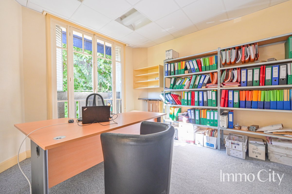 Location Bureau  6 pièces - 93m² 93100 Montreuil