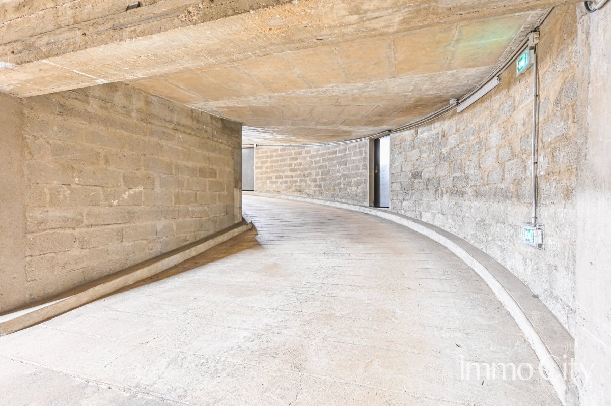 Location Parking  - 12.4m² 75008 Paris