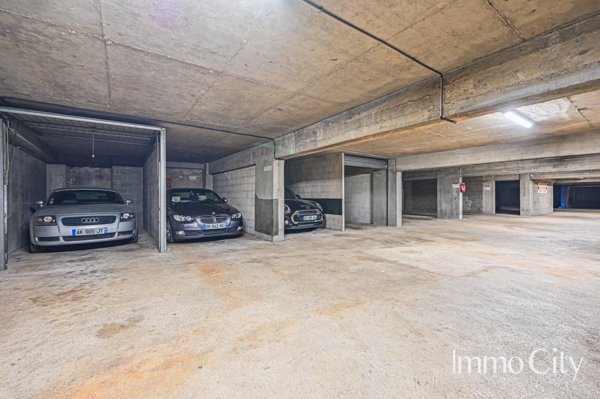 Location Parking  - 12.4m² 75008 Paris