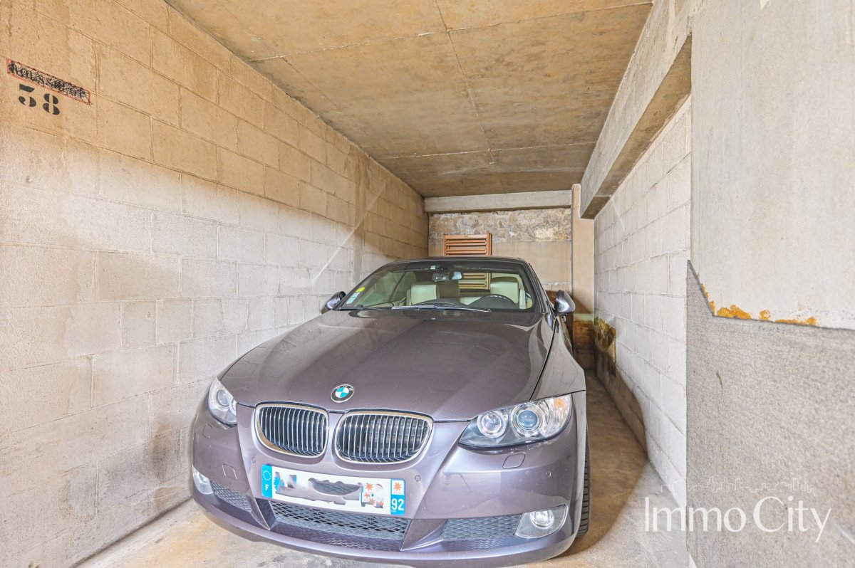 Location Parking  - 12.4m² 75008 Paris