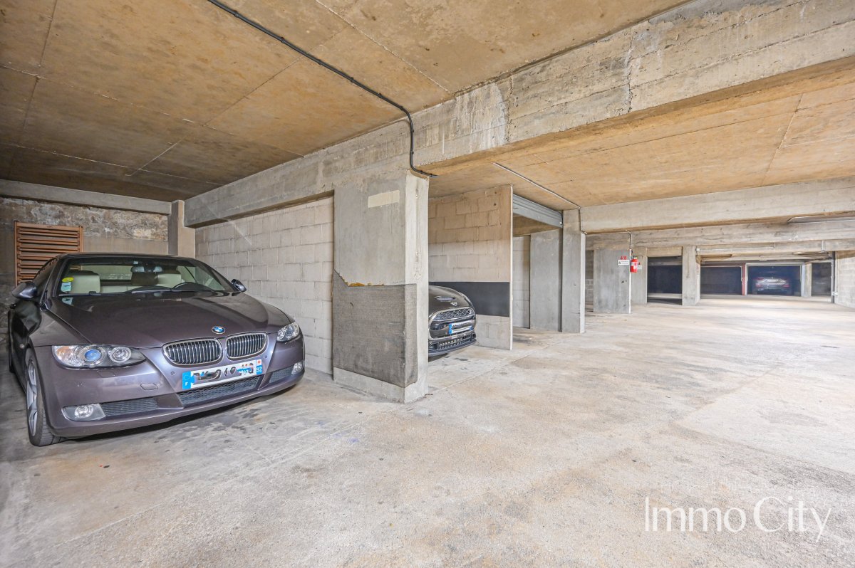 Location Parking  - 12.4m² 75008 Paris
