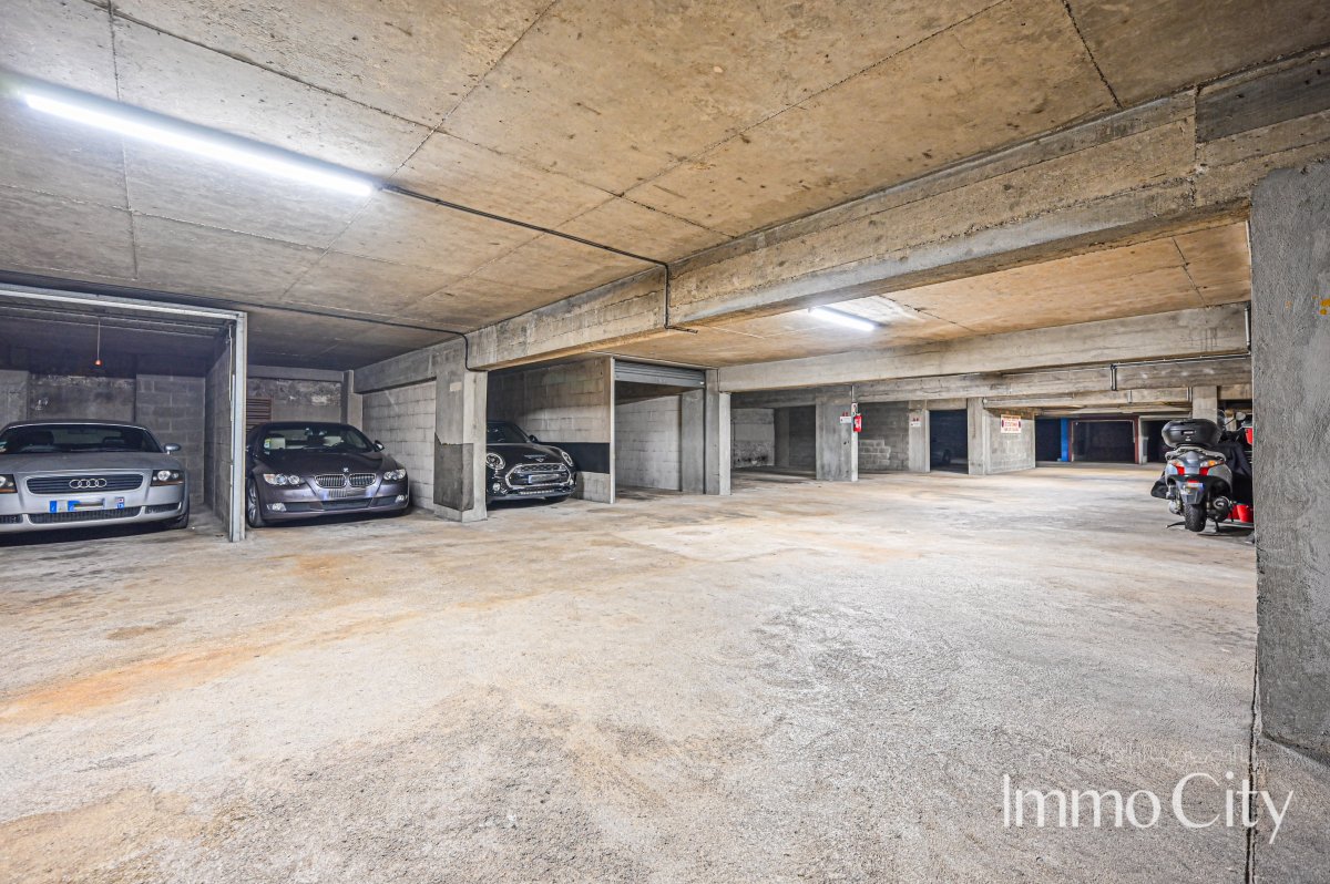 Location Parking  - 12.4m² 75008 Paris
