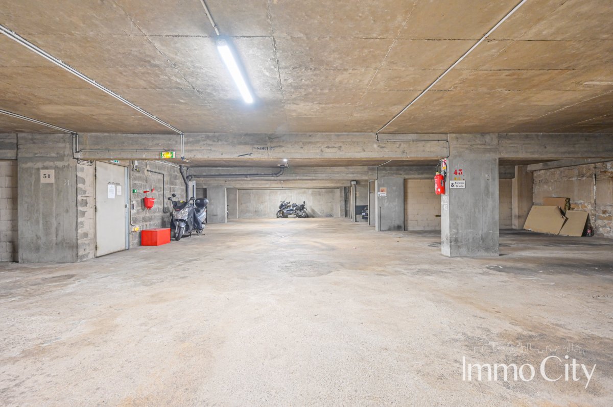 Location Parking  - 12.4m² 75008 Paris