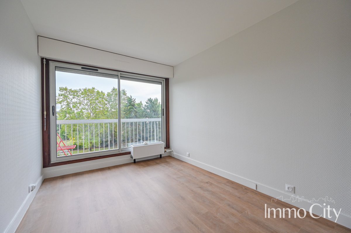 Location Appartement  4 pièces - 91.44m² 92400 Courbevoie