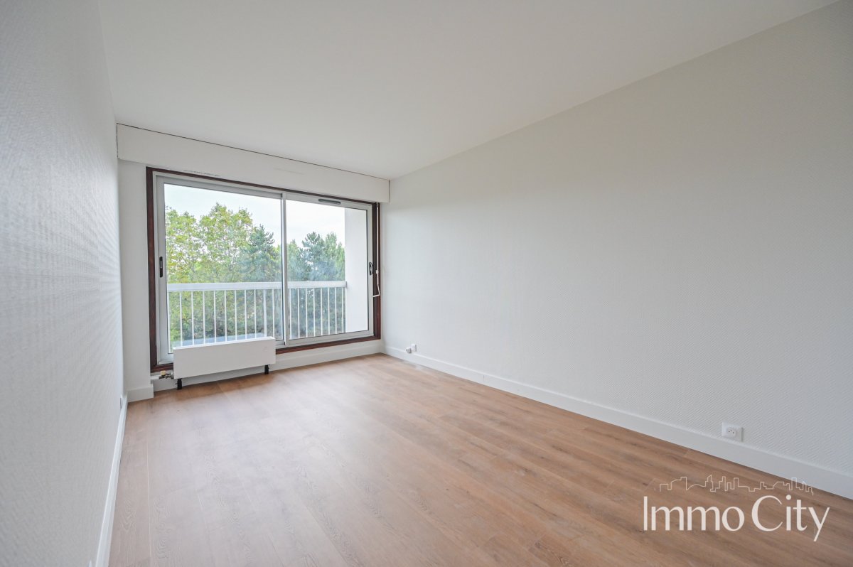 Location Appartement  4 pièces - 91.44m² 92400 Courbevoie