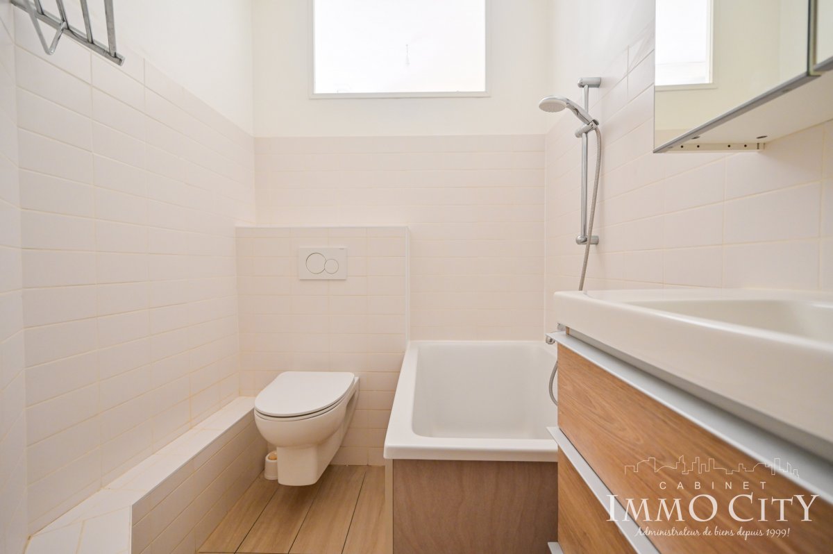 Location Appartement  2 pièces - 59.74m² 75015 Paris