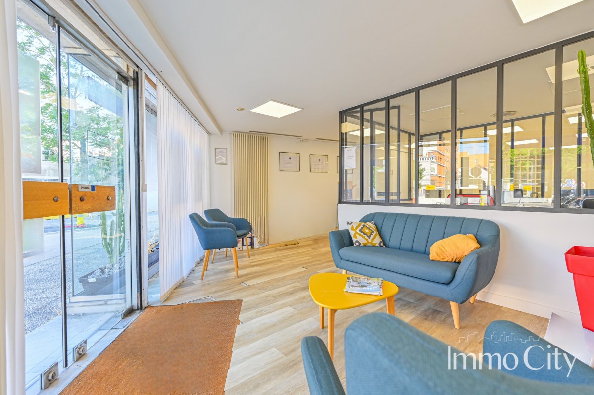 Vente Local commercial  6 pièces - 120m² 93230 Romainville
