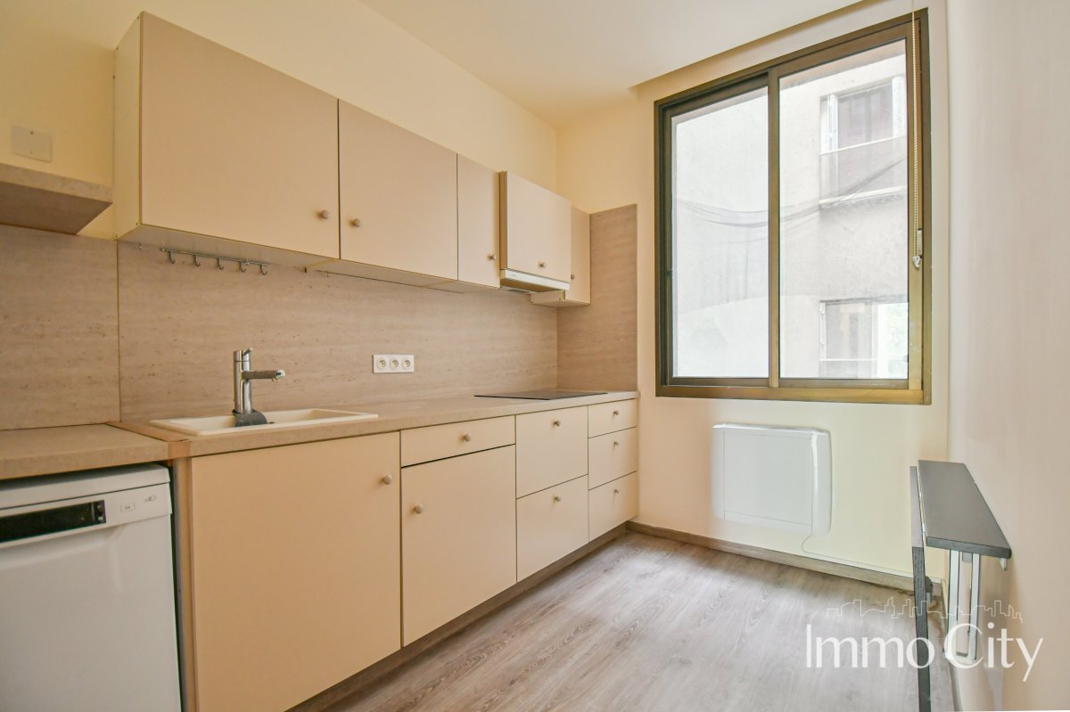 Location Appartement  2 pièces - 77.21m² 75116 Paris